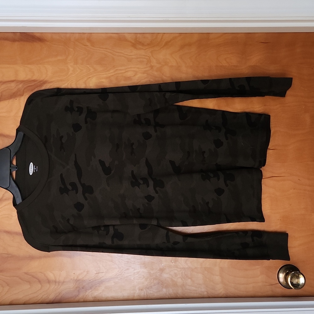 Old navy thermal shirt